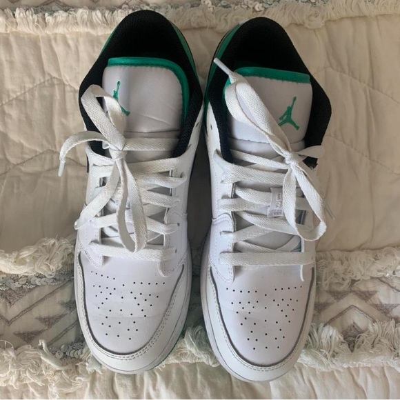 Air Jordan 1 Low - Picture 2 of 6